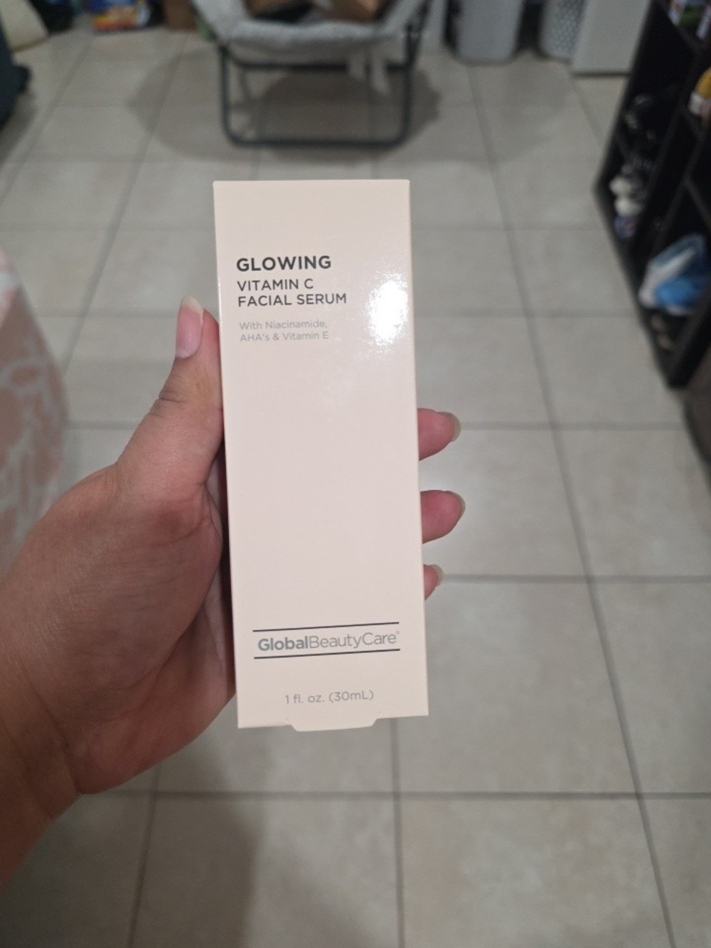 Glowing Vitamin C Facial Serum - Pale Peach Box